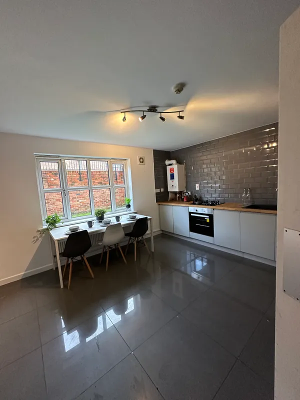 6 Bedroom Student House- 31 Denison Court NG7 3PH - Thumbnail 12